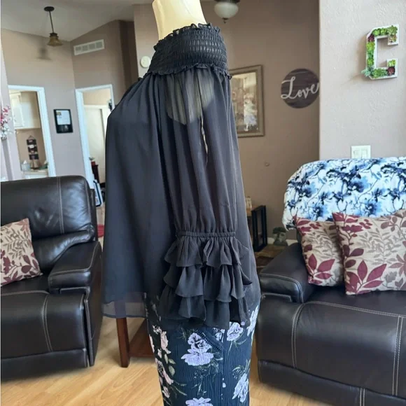CeCe black 3/4 ruffle sleeves wear on shoulders blouse-size M - Picture 7 of 9